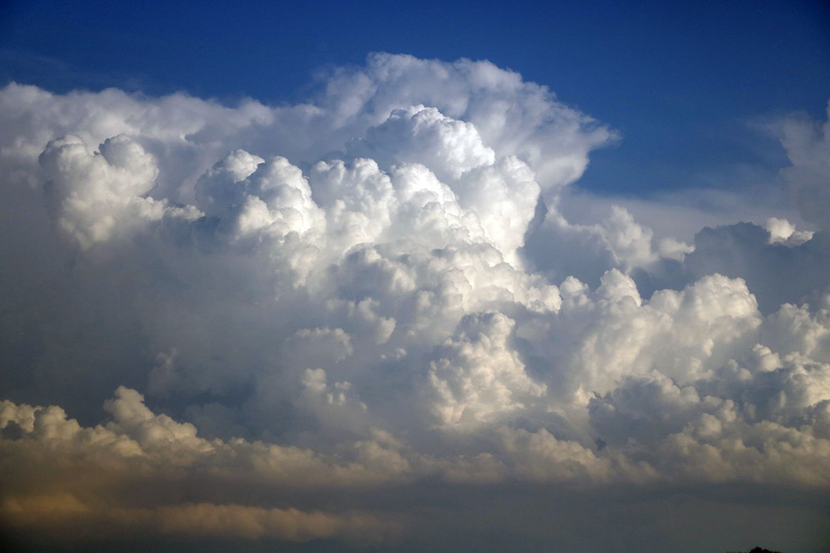 Growing thunderstorm